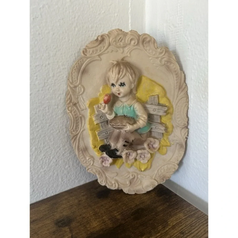 Vintage Oval‎ Molded 3D Wall Hanging Decor Plaque Hand Painted RARE Backside